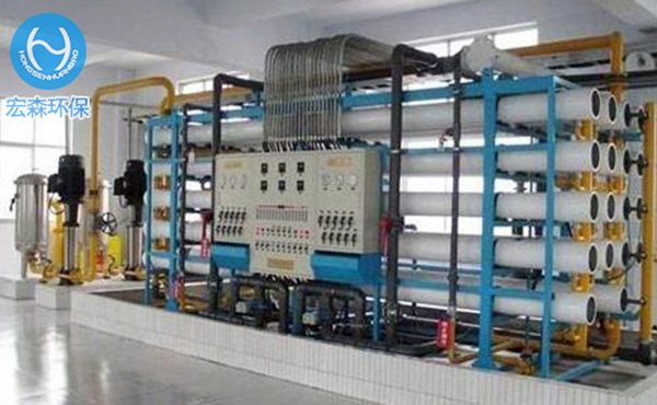 電去離子(Electrodeionization 簡稱EDI)是將電滲析膜分離技術與離子交換技術有機地結合起來的一種新的製備超純水(高純水)的技術，它利用電滲析過程中的極化現象對填充在淡水室中的離子交換樹脂進行電化學再生。